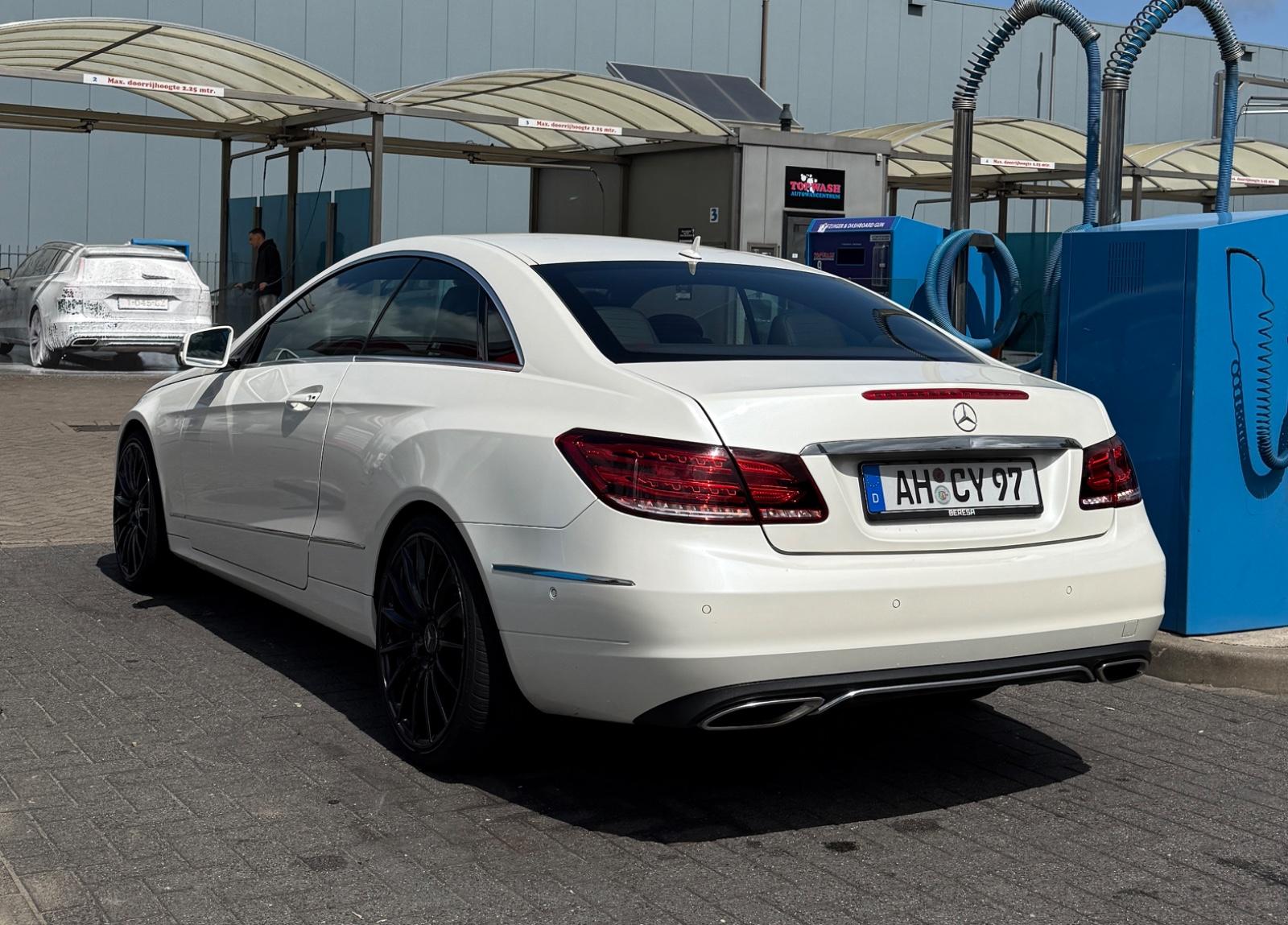 Mercedes-Benz E 220 Coupé | DIAMANTWEIß | 7G | 19" | Navi