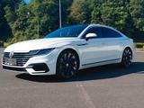 Volkswagen Arteon 2.0 TDI SCR 176kW DSG 4MOTION R-Line - gebrauchte VW Arteon aus dem Jahr 2018