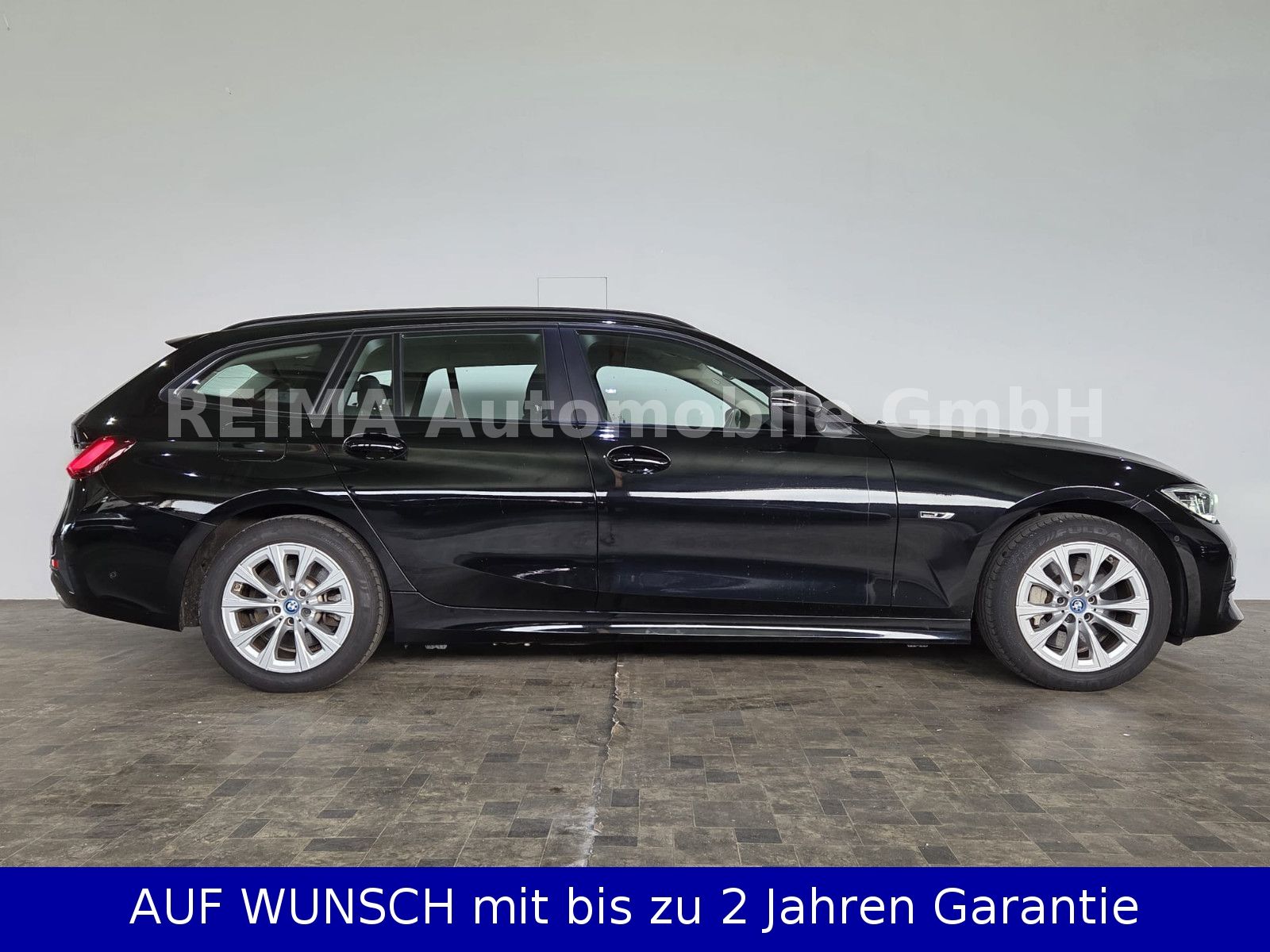 Fahrzeugabbildung BMW 330e Touring  Advantage, Laser, HUD, ACC