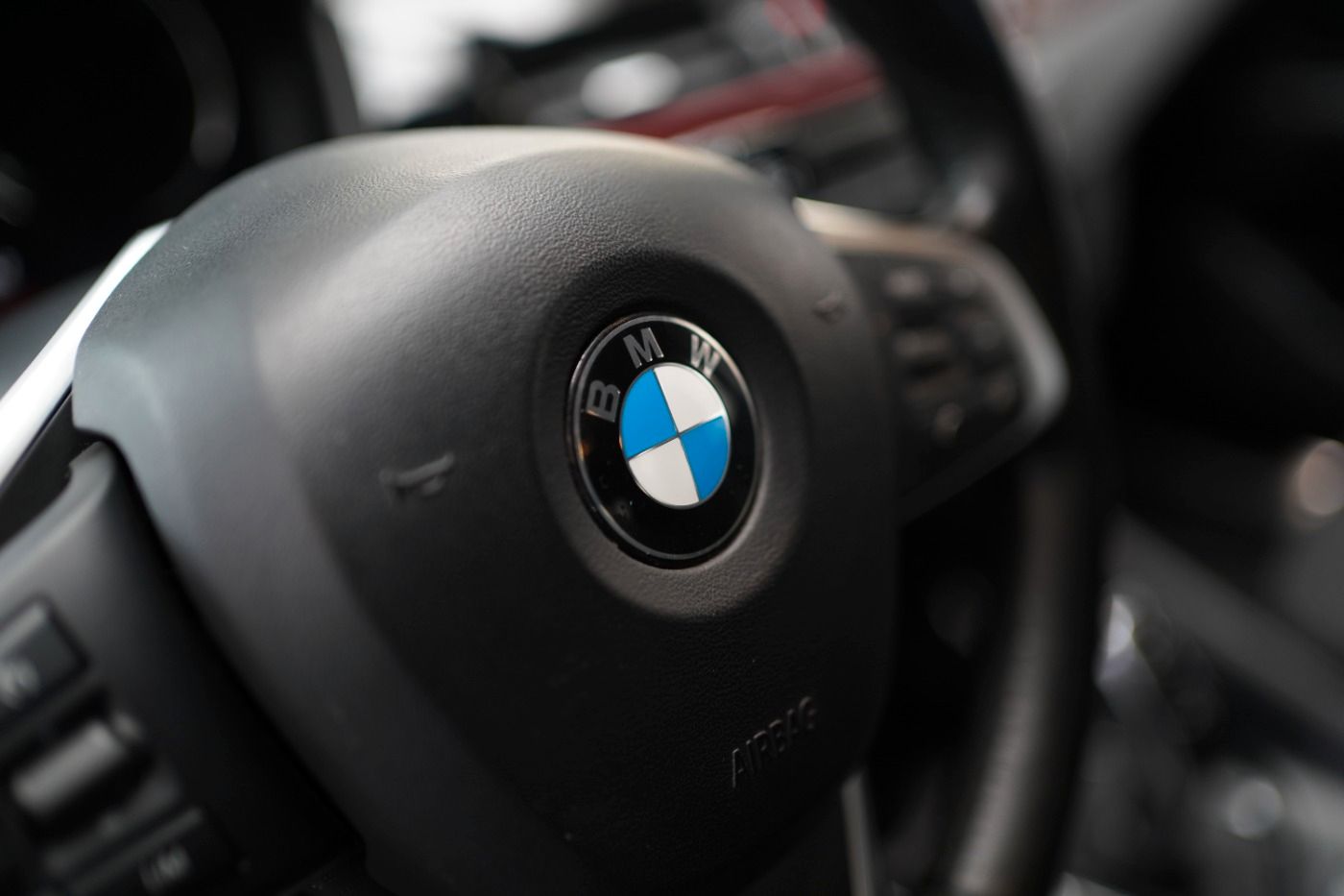 Fahrzeugabbildung BMW X1 18i Sport Line +AHK+Sportsitze+Parkassistent+