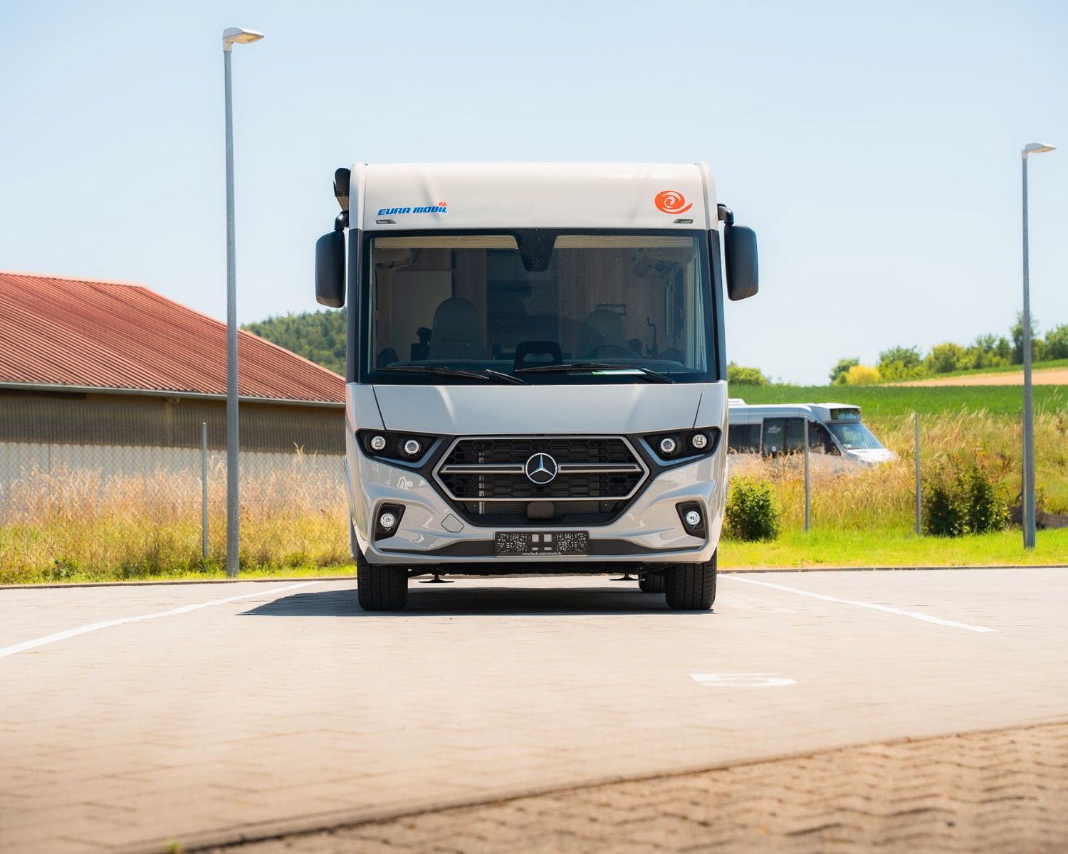 Fahrzeugabbildung Eura Mobil Integra Line 726 EF GT Delta / Hubstützen