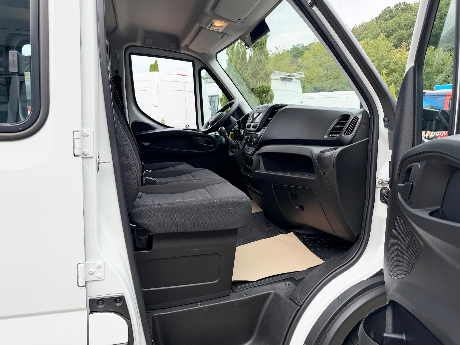 Iveco Daily 35S14 DOKA Pritsche Plane *AHK3,5t*