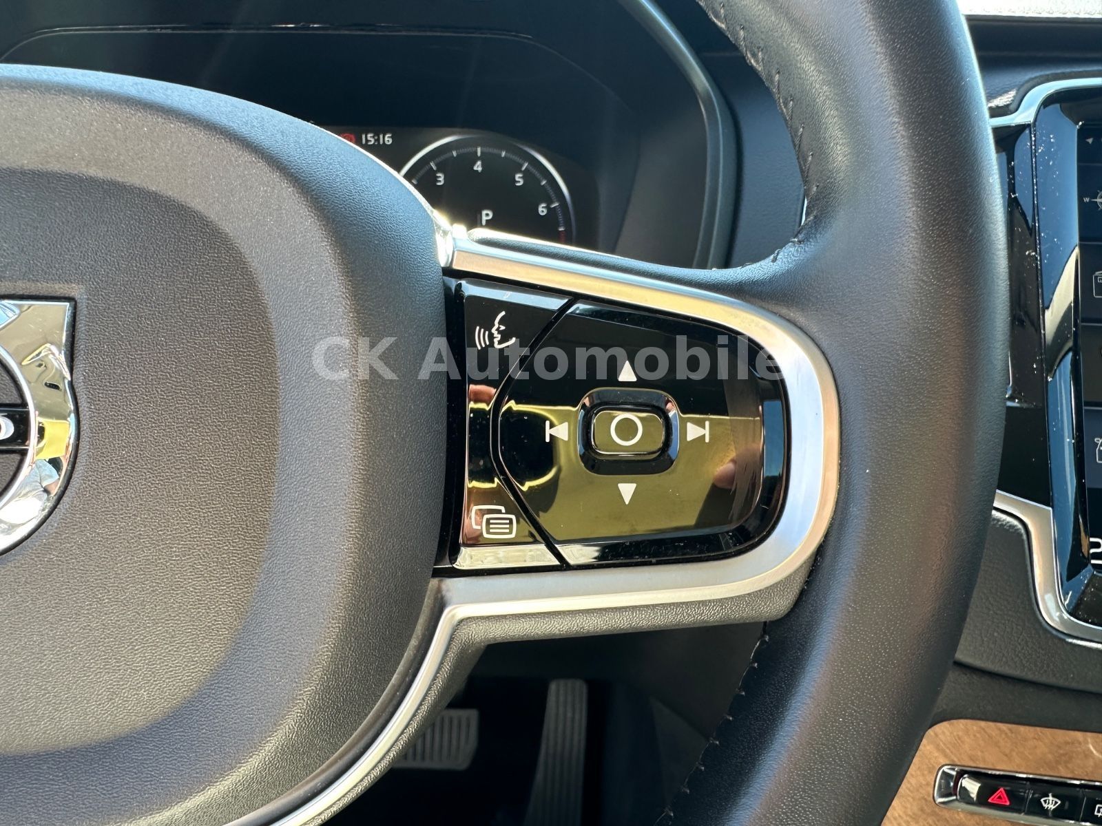 Fahrzeugabbildung Volvo XC90 T5 Inscription AWD/7Sitze/BLIS/LED/360°/AHK