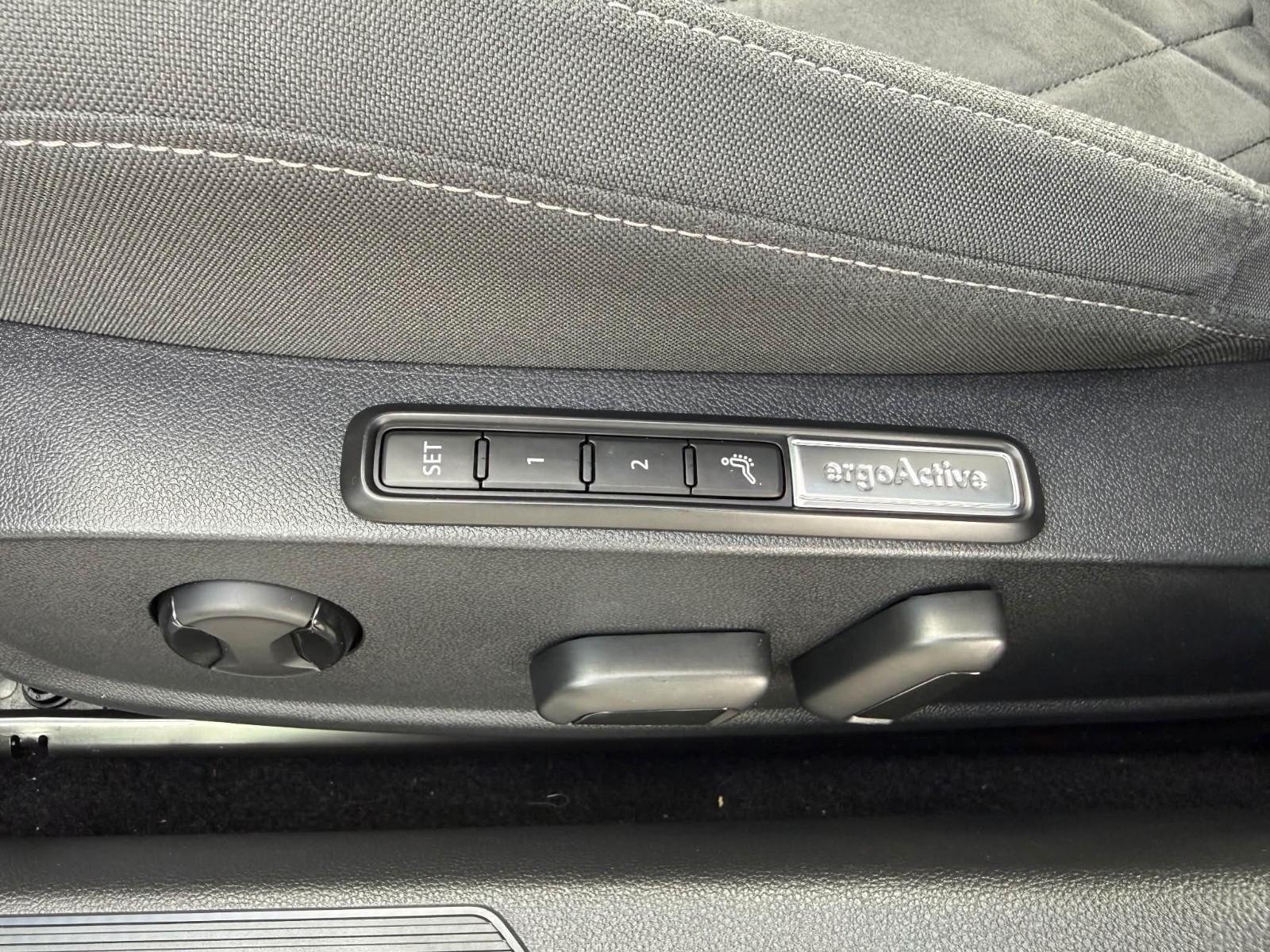 Volkswagen Golf VIII Lim. 1st Edition eTSI*Matrix LED*DCC*, миниатюра 21