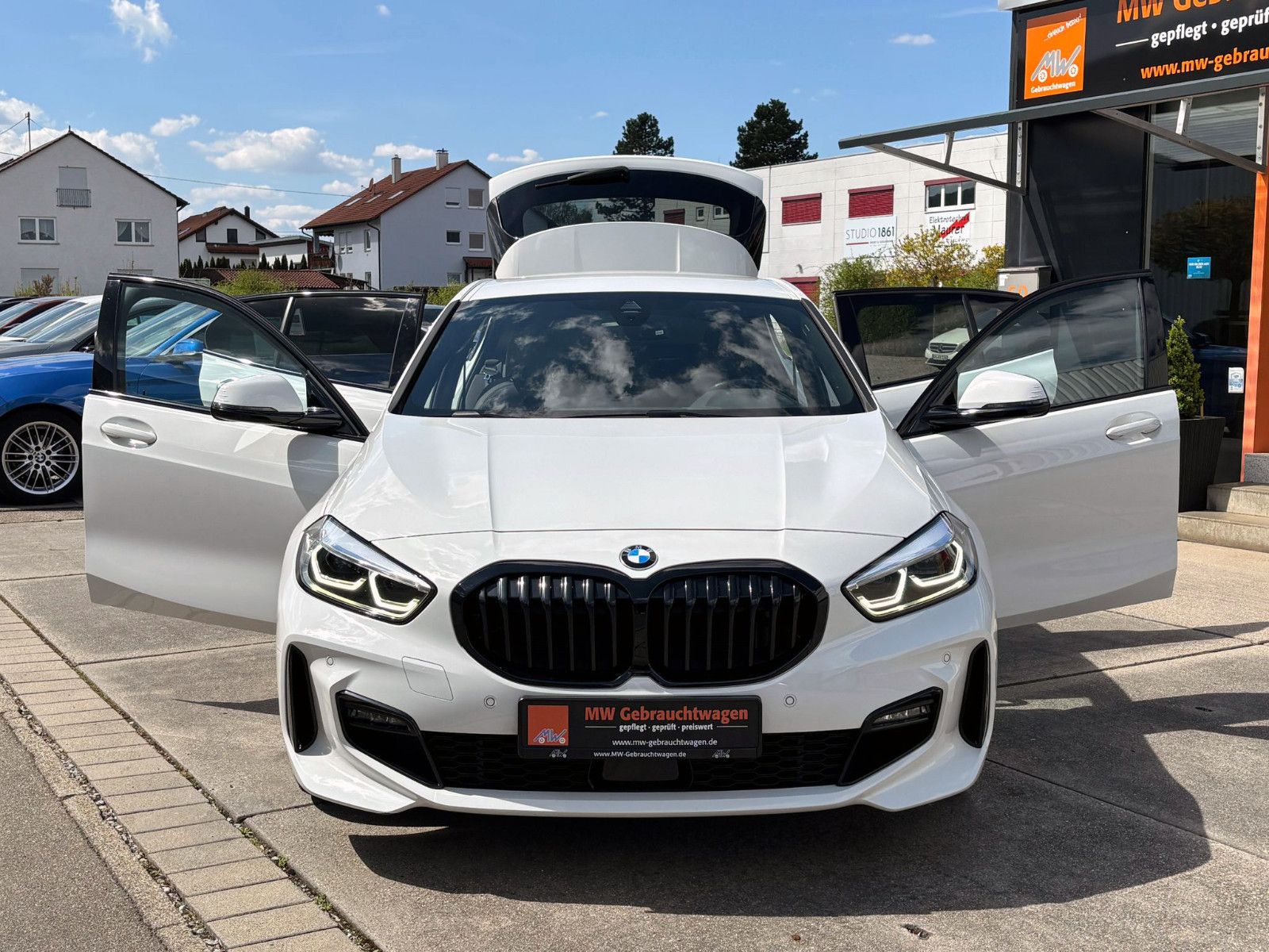 Fahrzeugabbildung BMW 120i M-Sport Steptronic LED TEMP PDC SHZ NAV BT