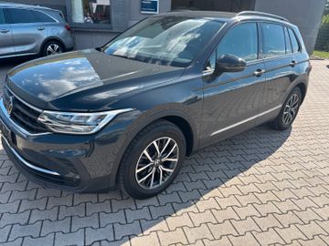 Volkswagen Tiguan - 2