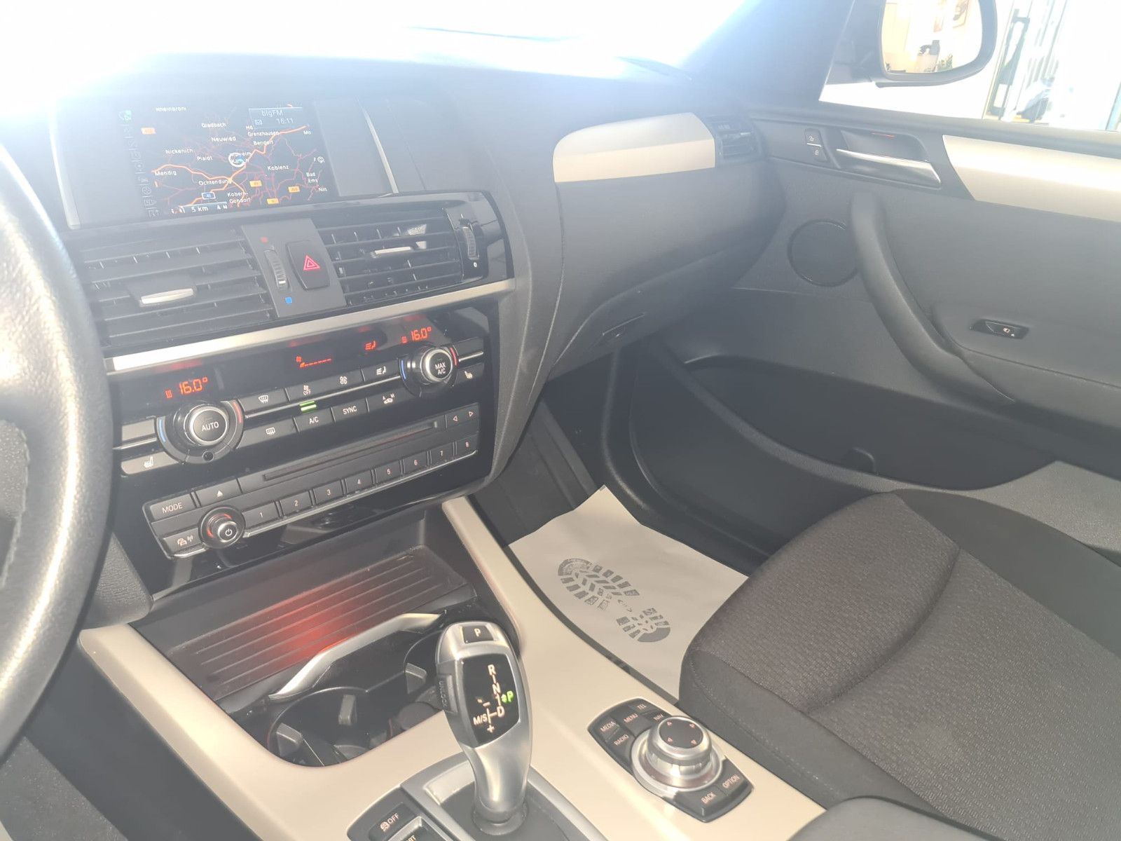 Fahrzeugabbildung BMW X3 xDrive 20 d Advantage / 1. Hand / PANO /