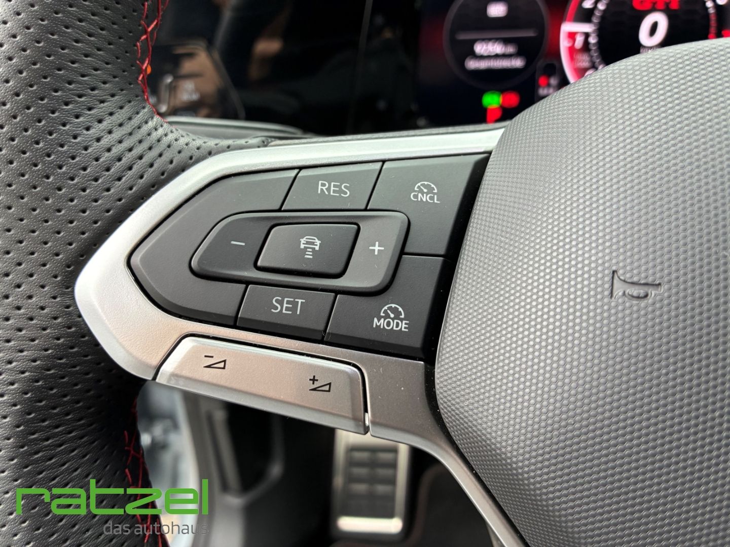 Fahrzeugabbildung Volkswagen Golf GTI Clubsport DSG Akrapovic DCC Navi HUD Ar