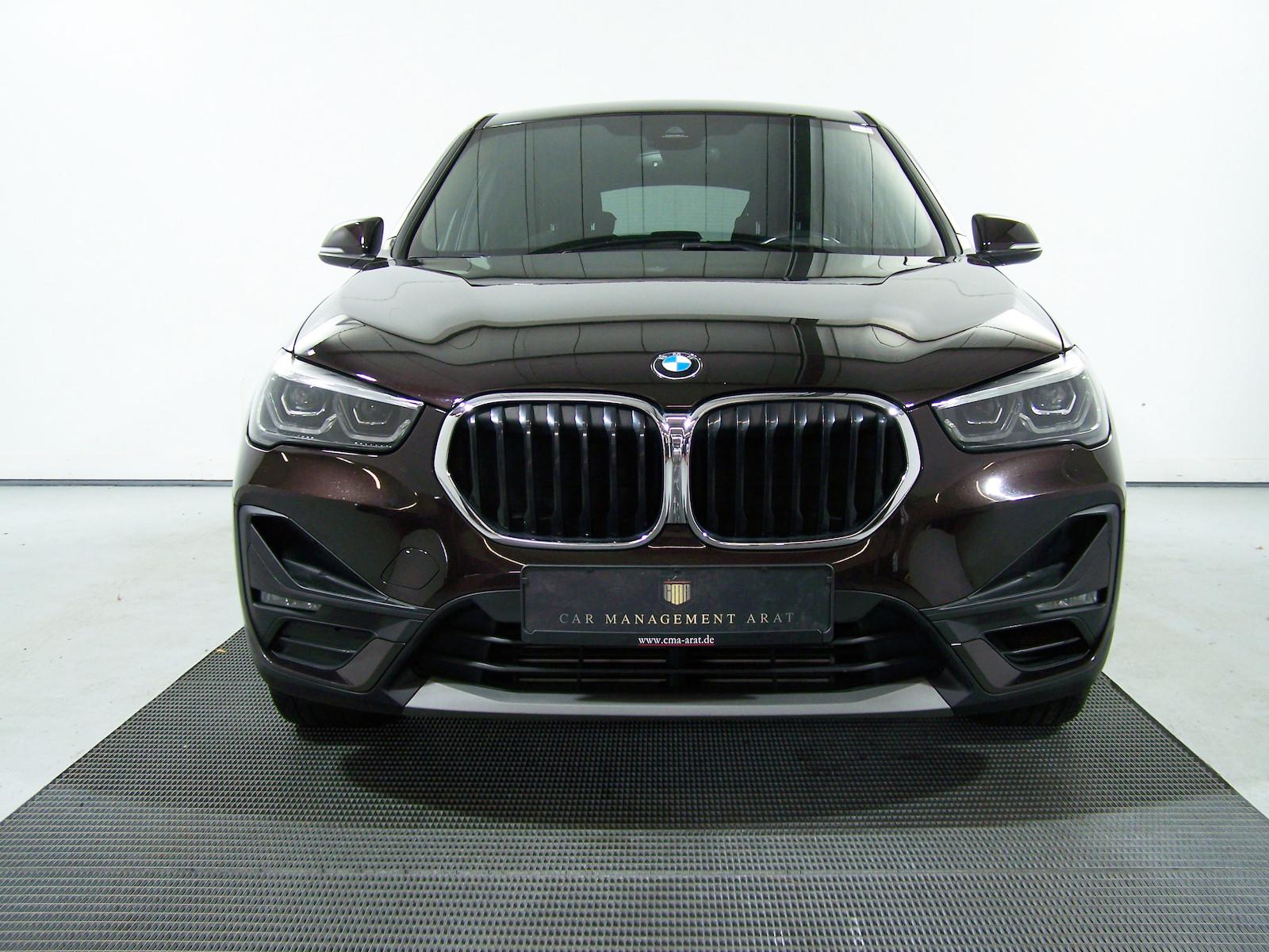BMW X1 xDrive 20 i Advantage AUTOM PANOR+R19+LED+NAV