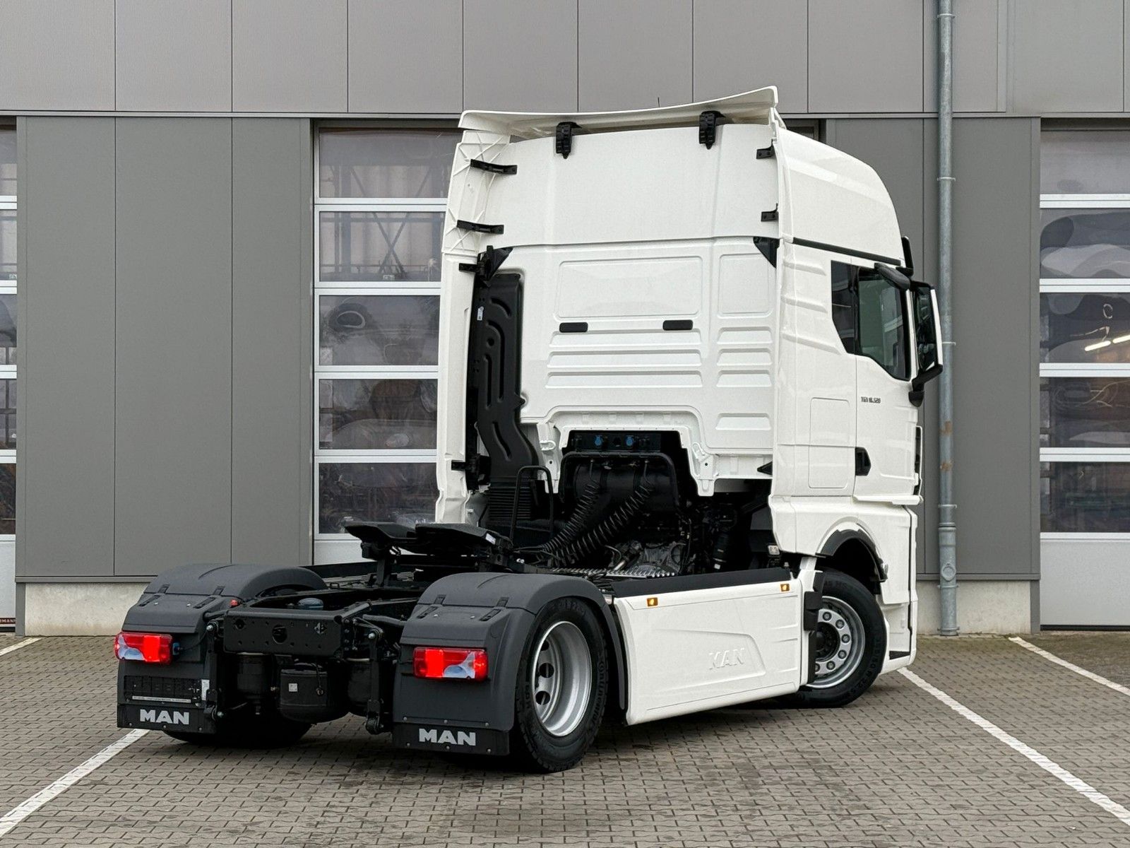 Fahrzeugabbildung MAN TGX 18.520 LL SU D30 Retarder PTO & Hubsattel*