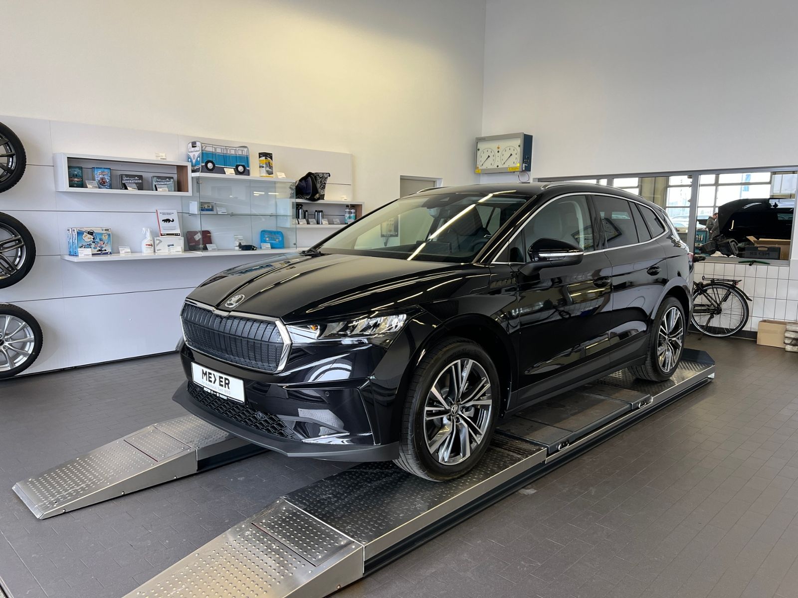 Fahrzeugabbildung SKODA Enyaq 85x *Leder,AHK,20"LM-Felge*