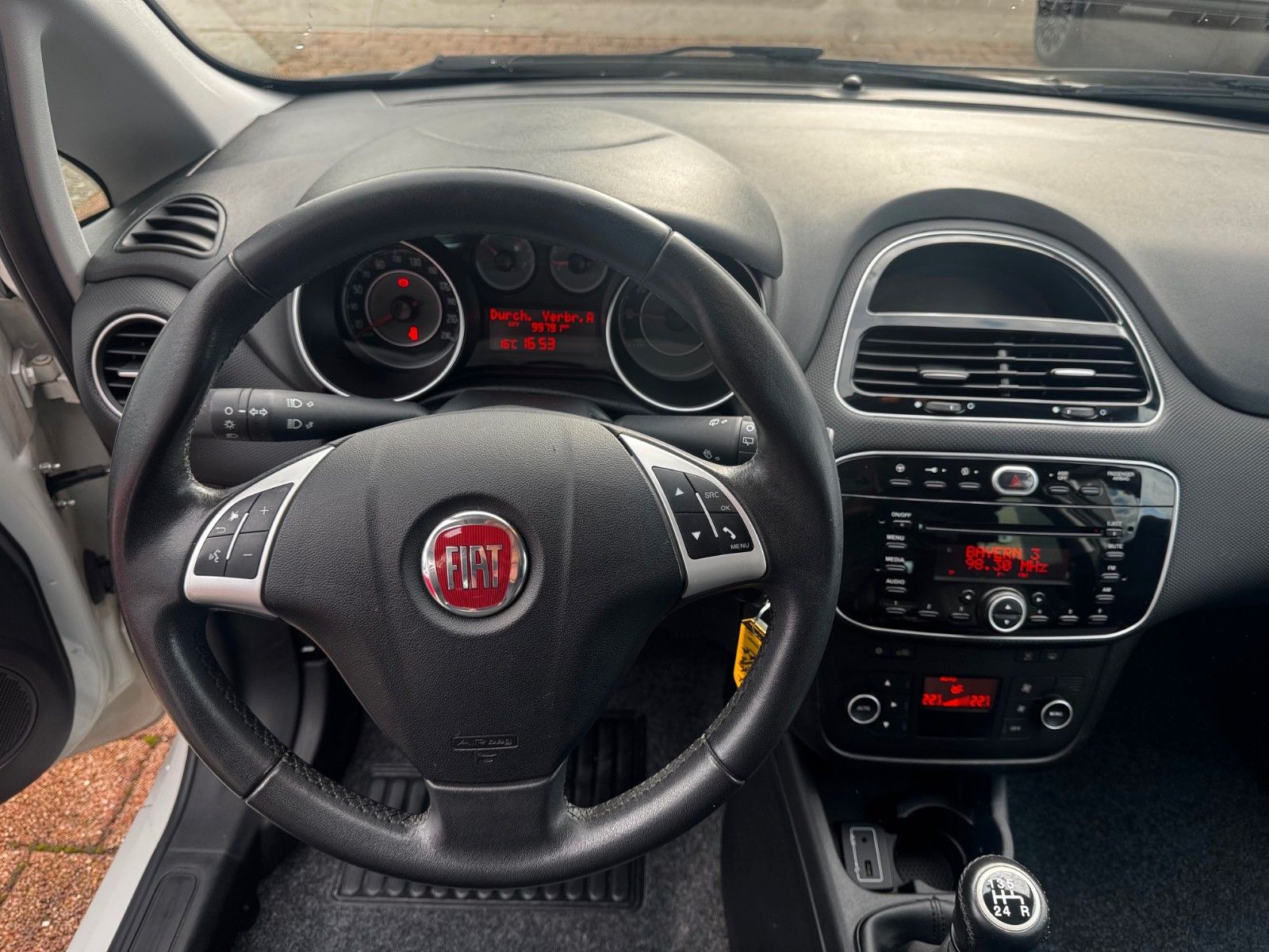 Fahrzeugabbildung Fiat Punto 1,4 8V 77PS More Start+Stopp Klima Radio