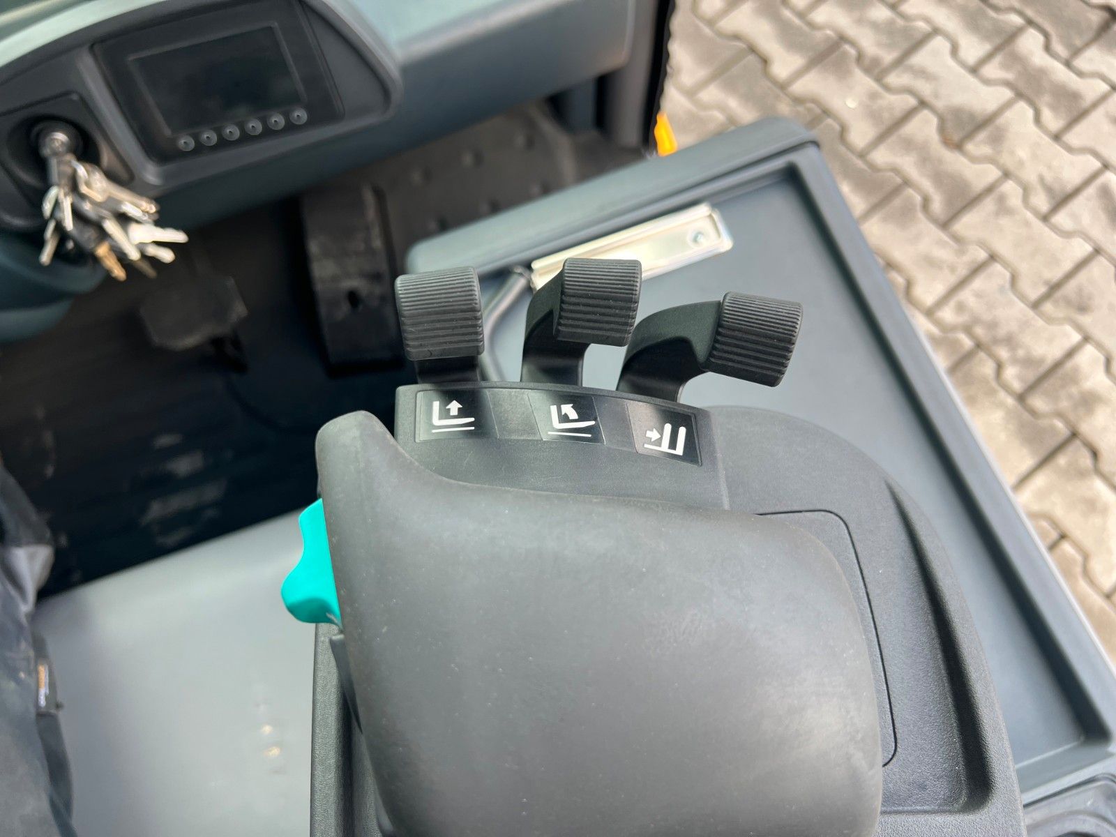 Fahrzeugabbildung Jungheinrich EFG 218 / Triplex 4.30m / SS / nur 1.738h