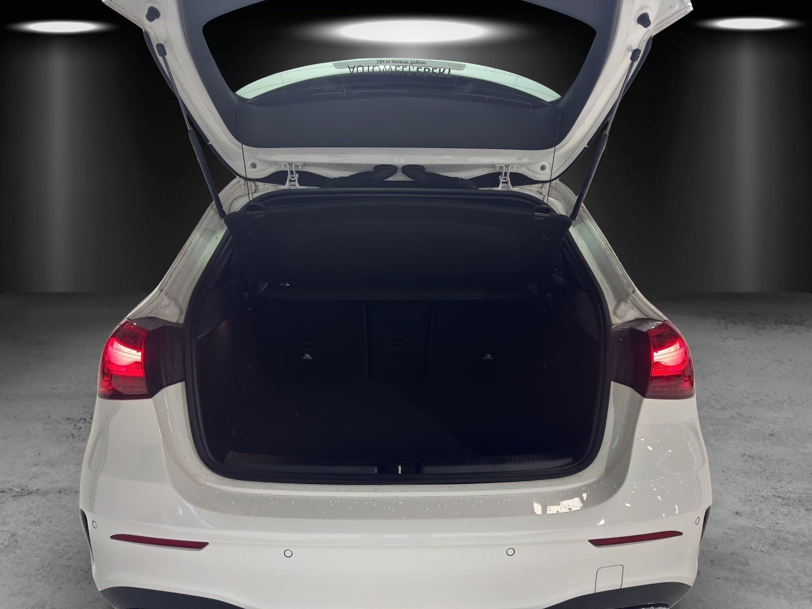 Fahrzeugabbildung Mercedes-Benz A 180d AMG Pano MULTIBEAM KeyGO NIGHT Kamera