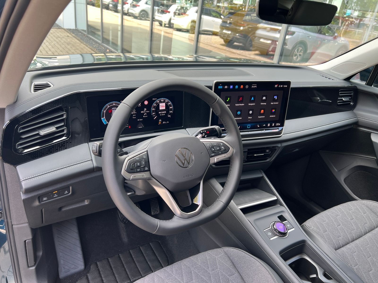Fahrzeugabbildung Volkswagen Tiguan LIFE 1.5 eTSI DSG *AHK, LED Plus, Kamera,