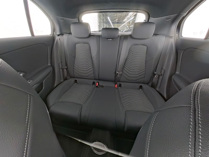 Fahrzeugabbildung Mercedes-Benz A 200 PROGRESSIVE+AHK+LHZ+VERK.ASS+CARPL+KAMERA+