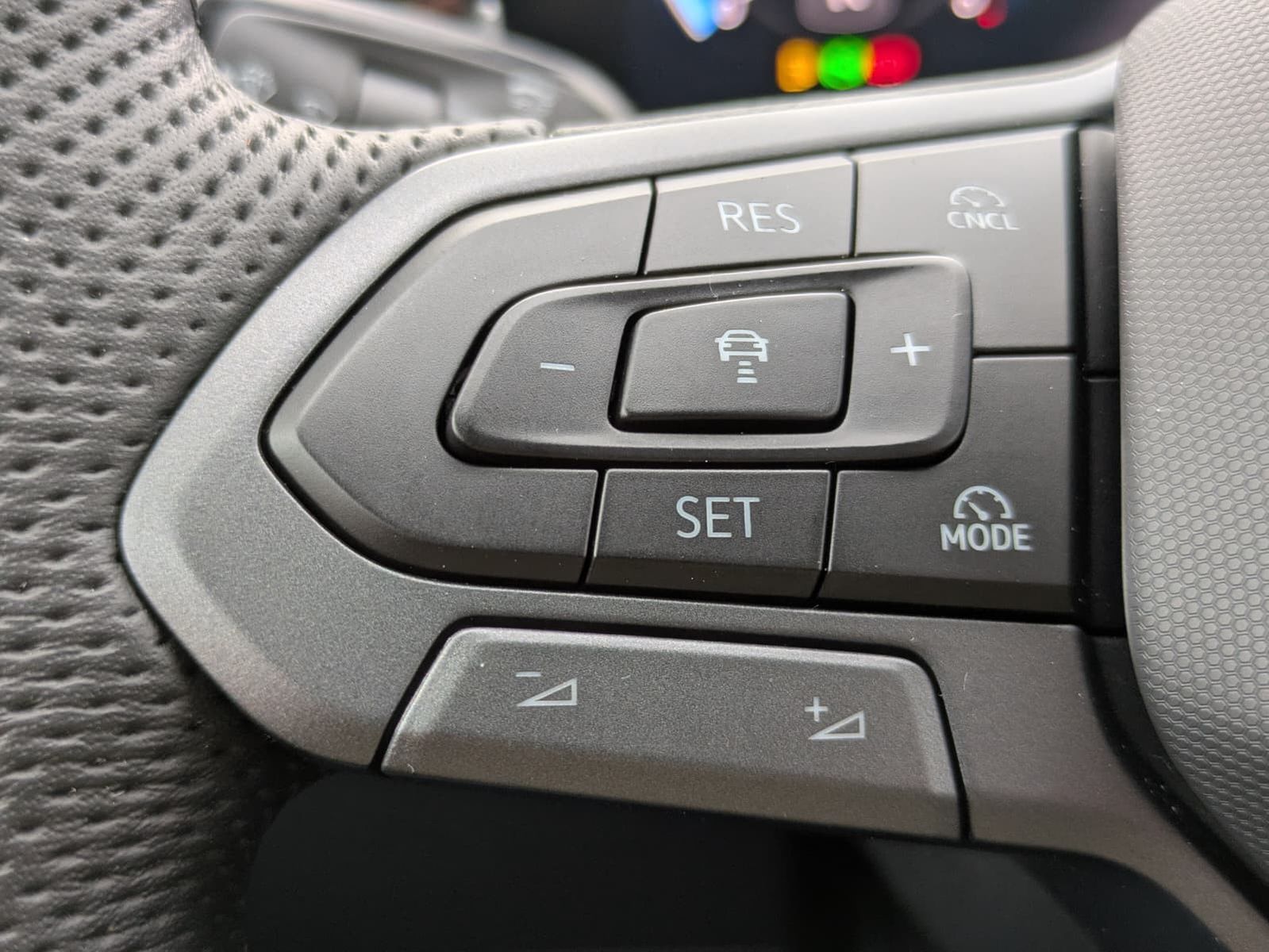 Fahrzeugabbildung Volkswagen Tayron 2.0 TDI 4M R-Line BLACK*7S*AHK*PANO*HUD