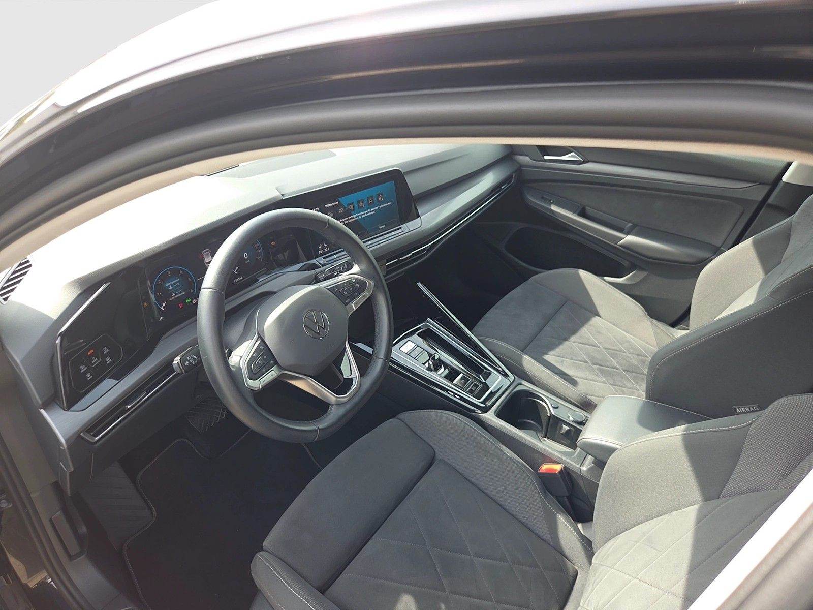 Fahrzeugabbildung Volkswagen Golf VIII Variant TDI Style LED+ DSG Navi ACC PD