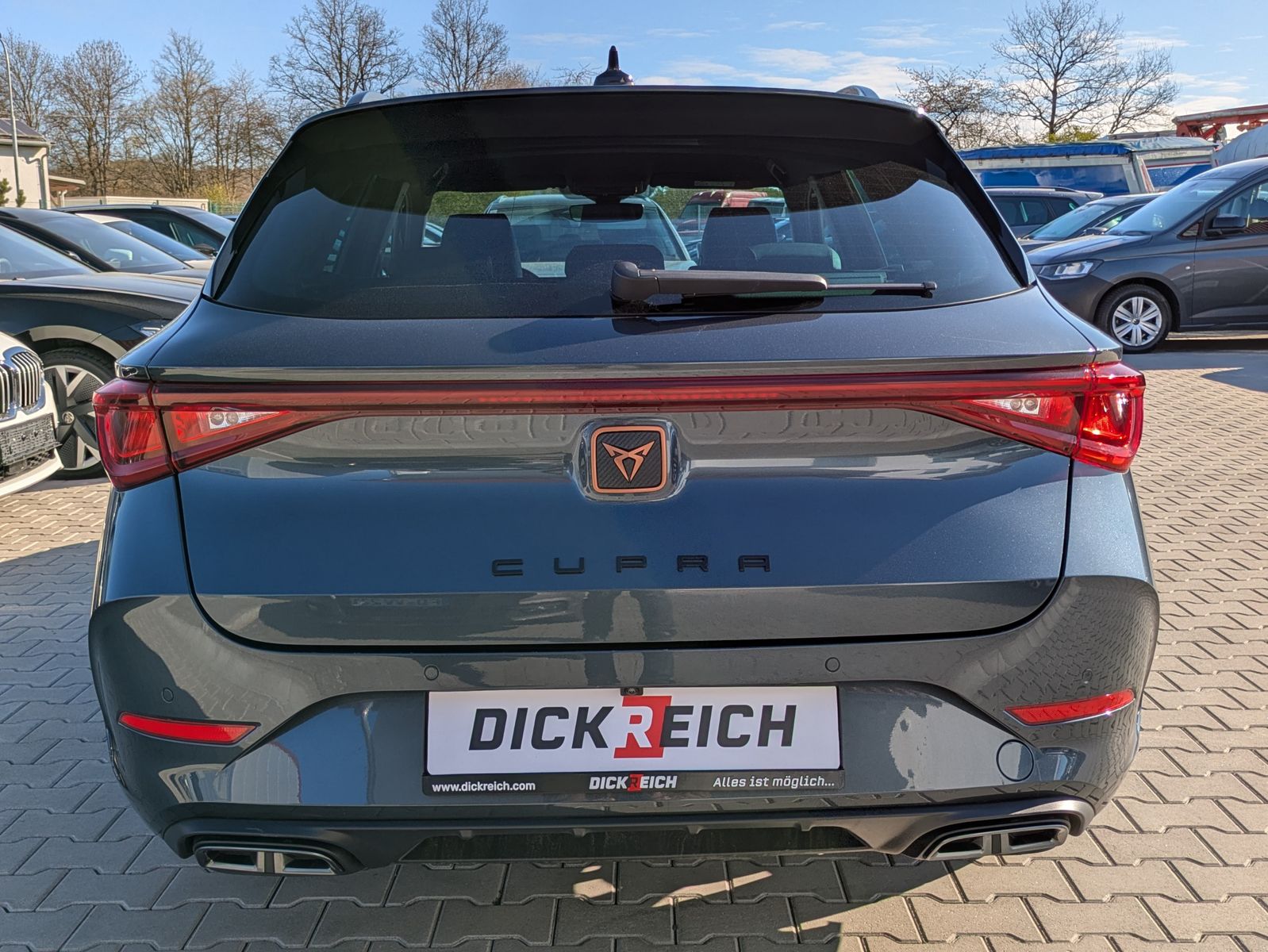 Fahrzeugabbildung CUPRA Leon 1.5 eTSI DSG MATRIX-LED*AHK*ACC*KAMERA*18"