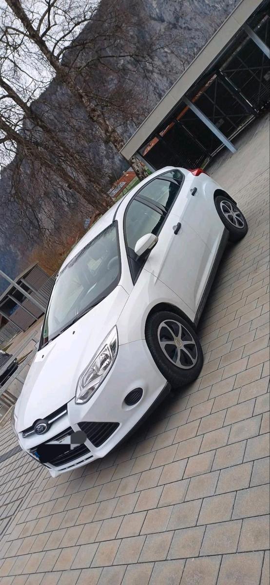 Ford Focus 2014 — interior