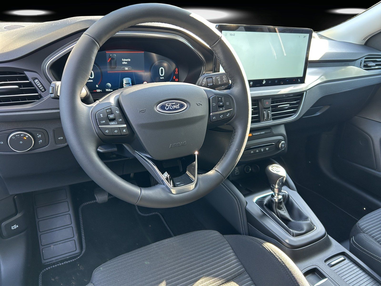 Fahrzeugabbildung Ford Focus Titanium x MHEV LED Schein. B&O Winter Pa.