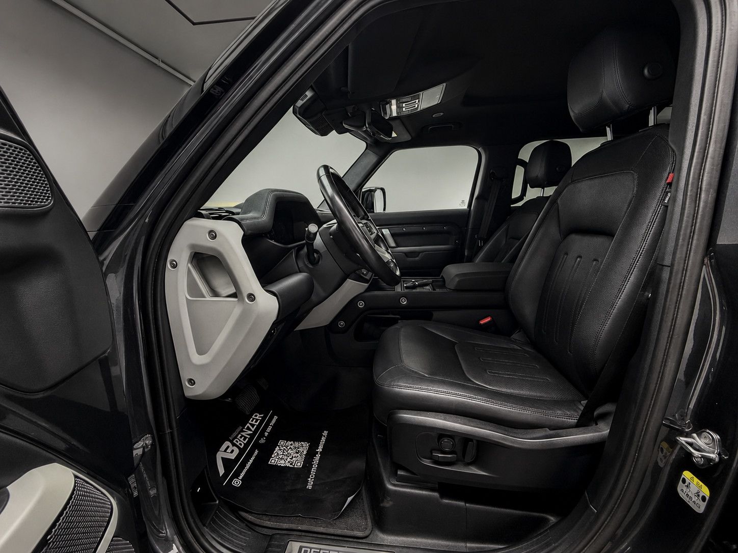 Fahrzeugabbildung Land Rover Defender 110 X-Dynamic SE/PANO/HUD/MERIDIAN