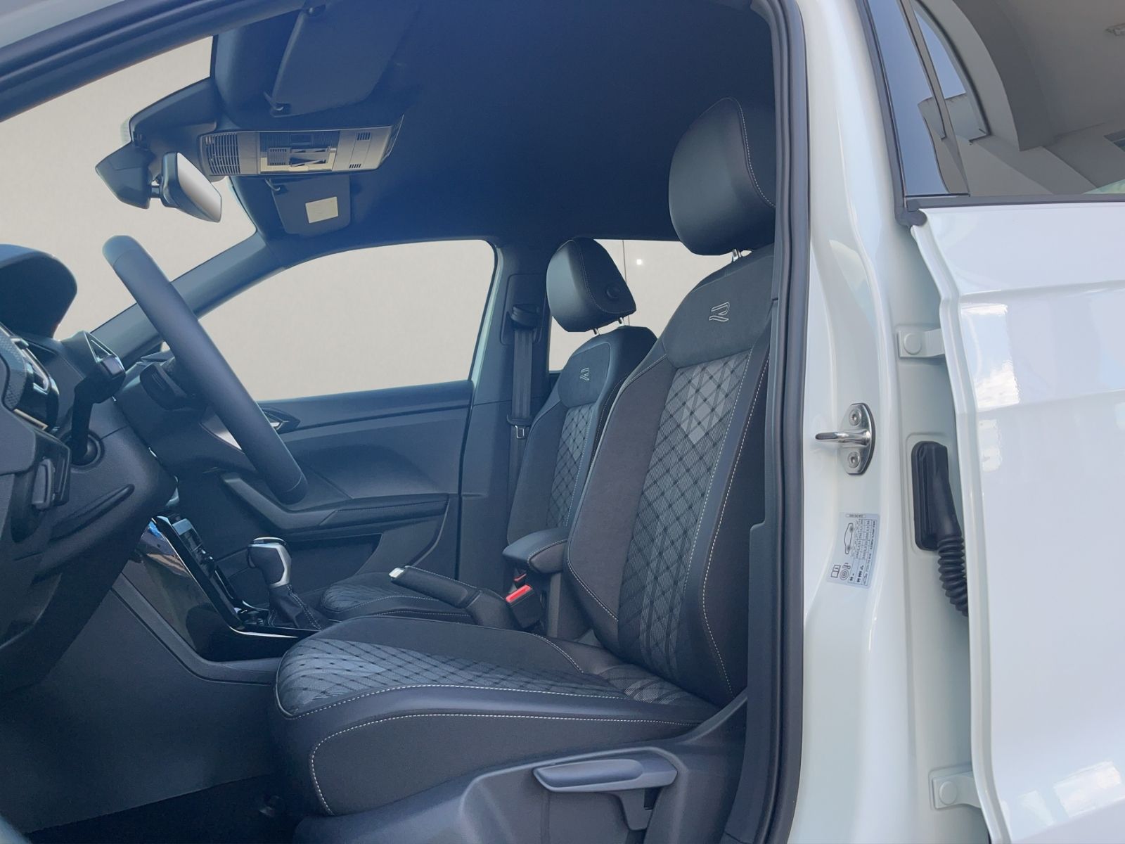 Volkswagen T-Cross - Bild 11
