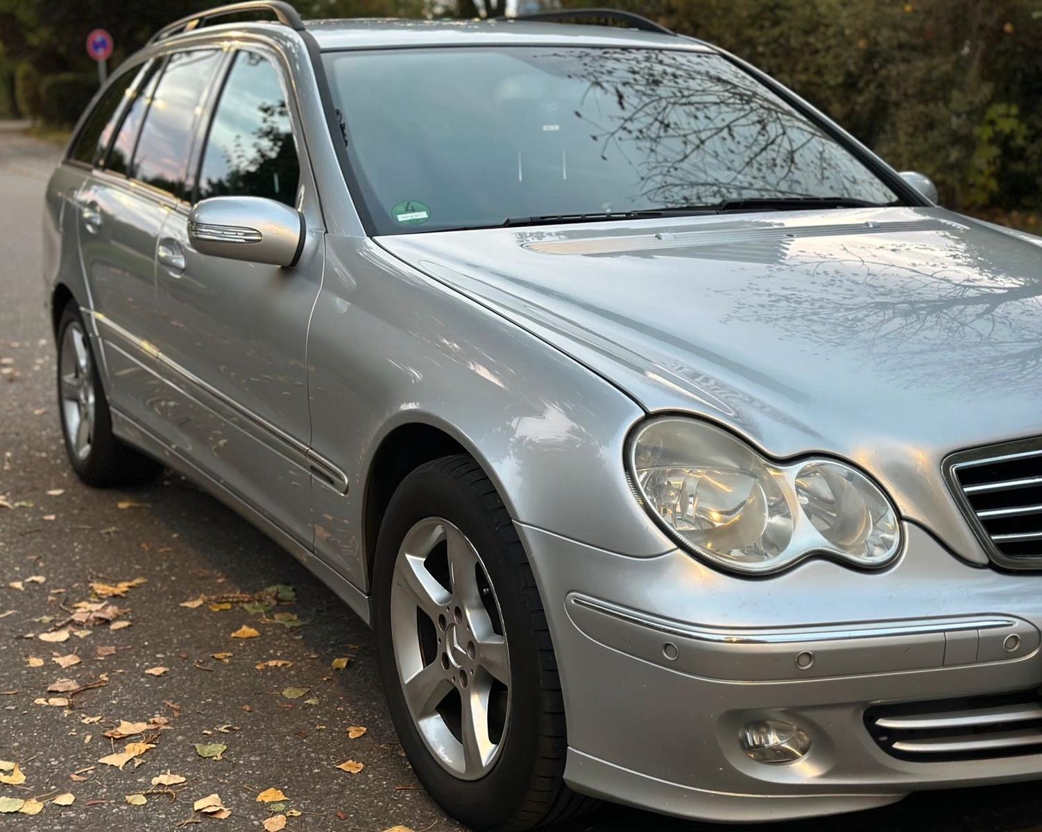 Mercedes-Benz C220 2006 — rear view