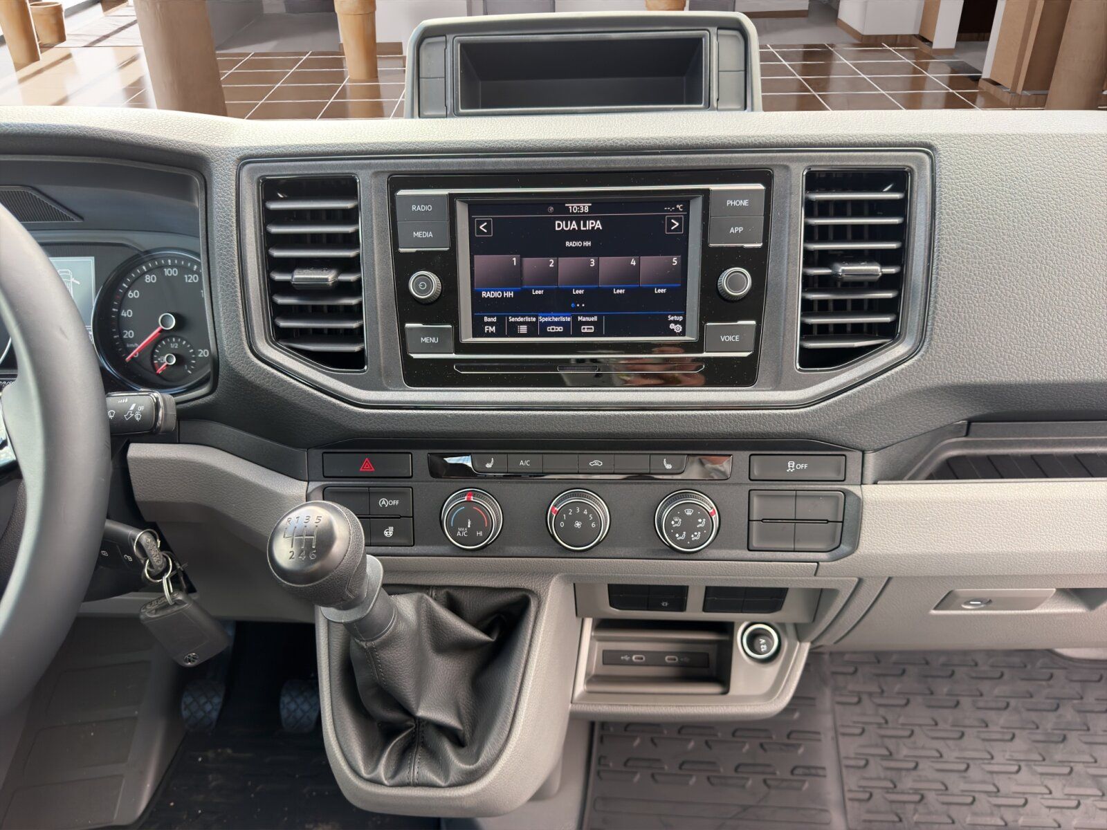 Fahrzeugabbildung Volkswagen Crafter 35 Pritsche 2.0 TDI DOKA Kipper