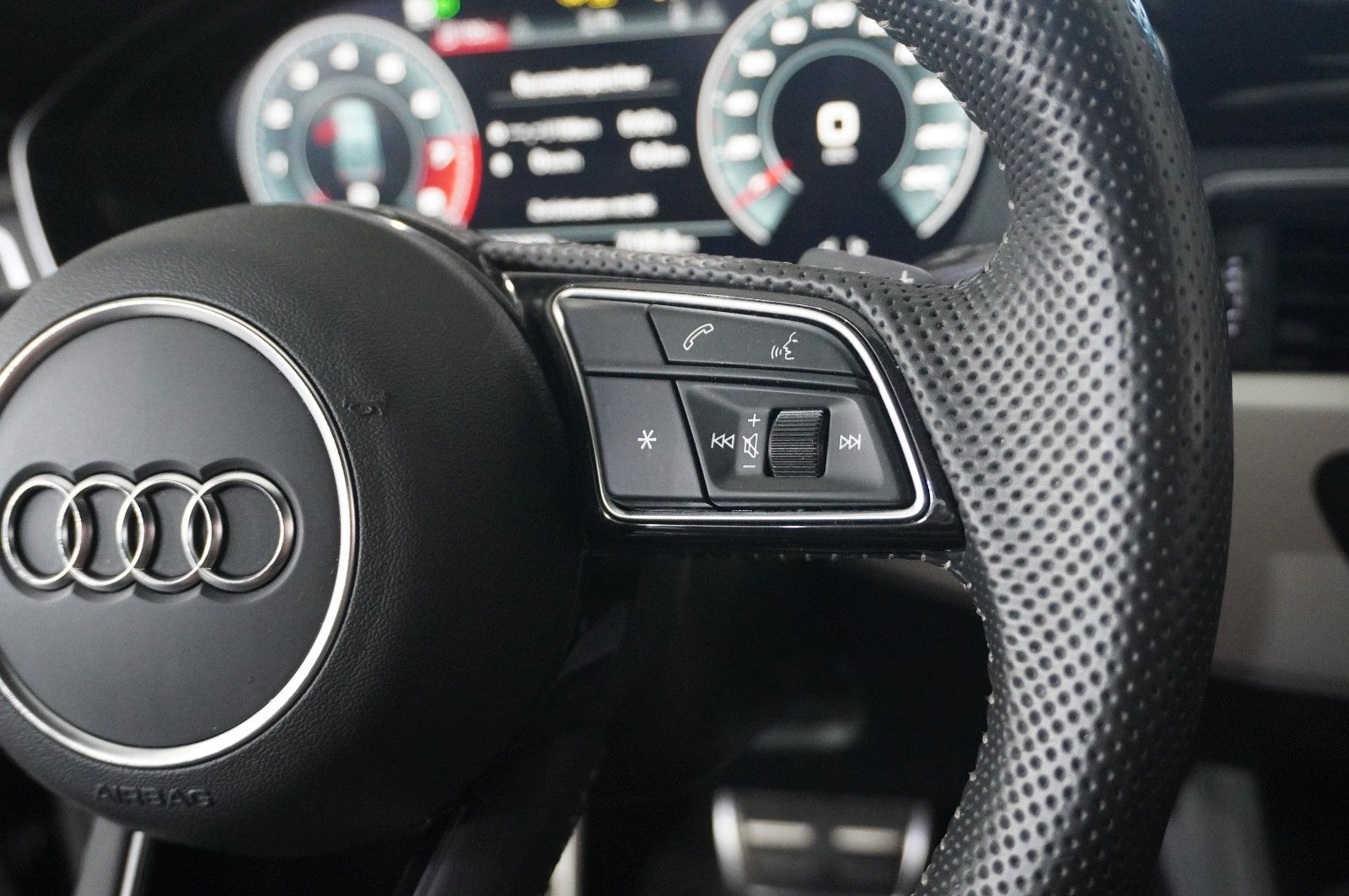 Fahrzeugabbildung Audi A5 Sportback 45 TFSI QUATTRO S-LINE NAVI/MATRIX