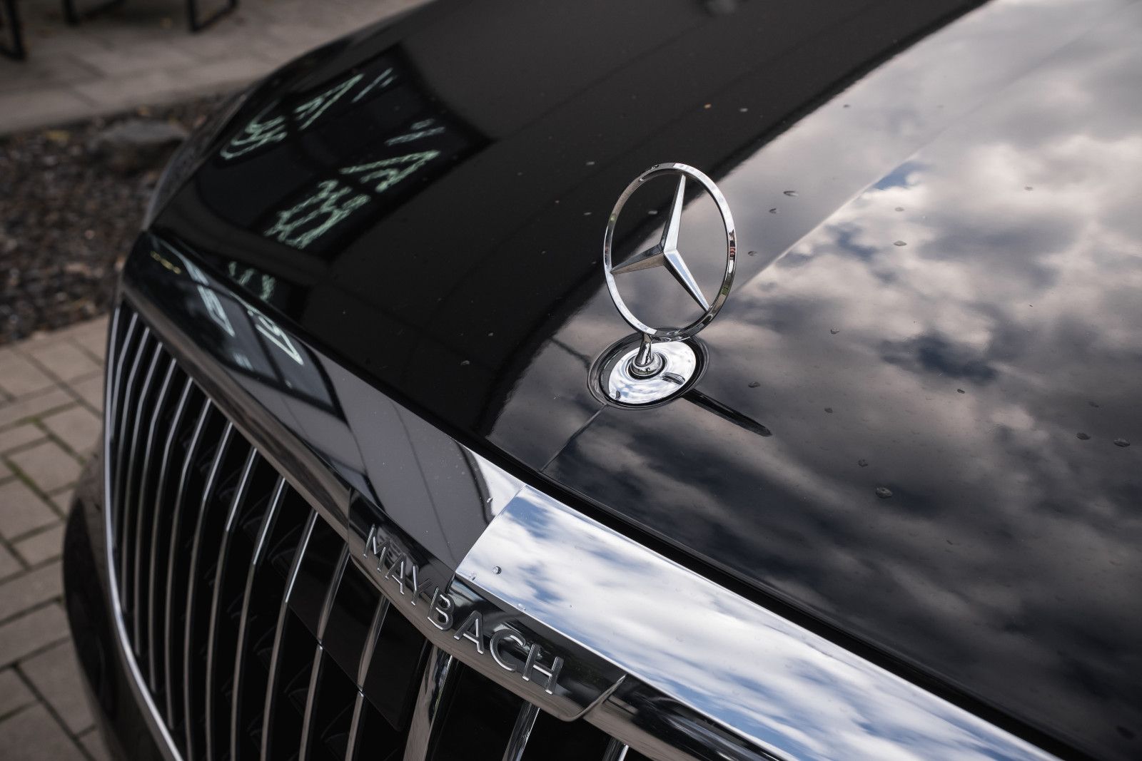 Fahrzeugabbildung Mercedes-Benz S 560 S  Maybach 4Matic-Park-Paket-Burmester