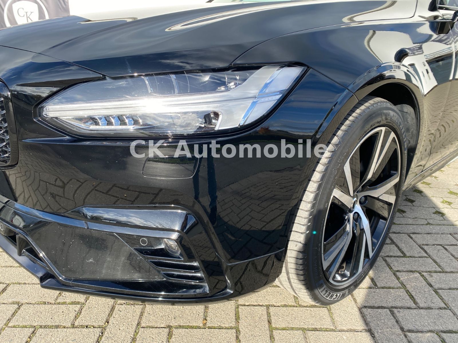 Fahrzeugabbildung Volvo V90 B5 Ultimate Dark AWD/BLIS/Pano/Head-Up/AHK