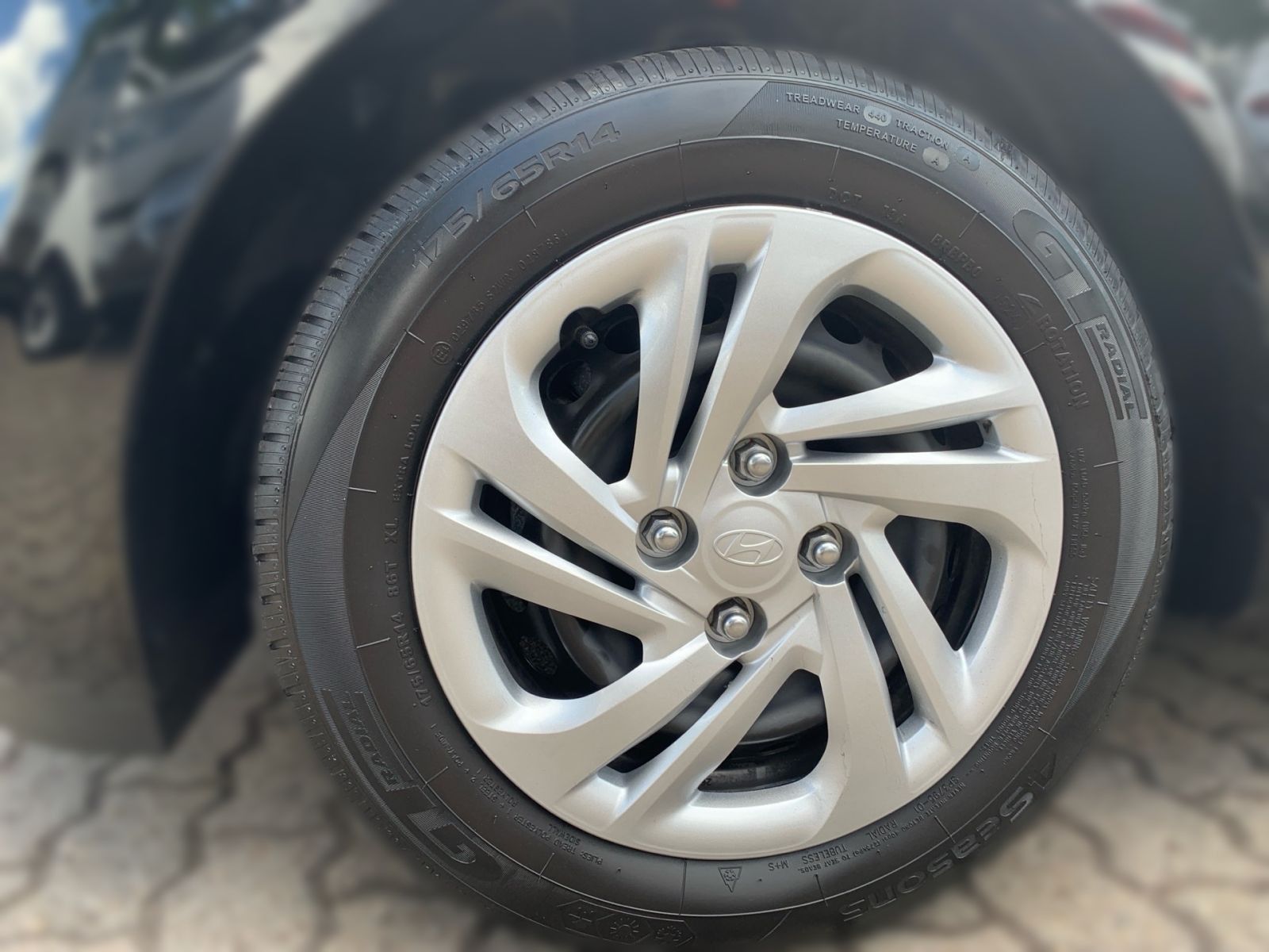 Fahrzeugabbildung Hyundai i10 1.0 Select Navi Kamera Allwetter