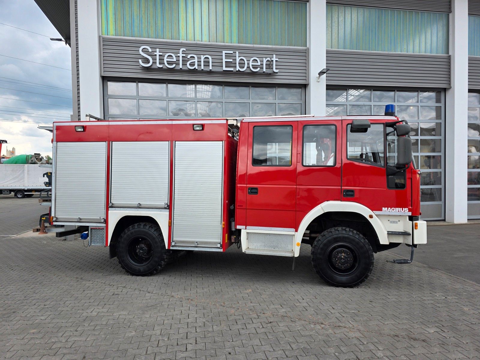 Fahrzeugabbildung Iveco EuroFire Tector FF100EW21 4x4 LF8 Löschfahrzeug