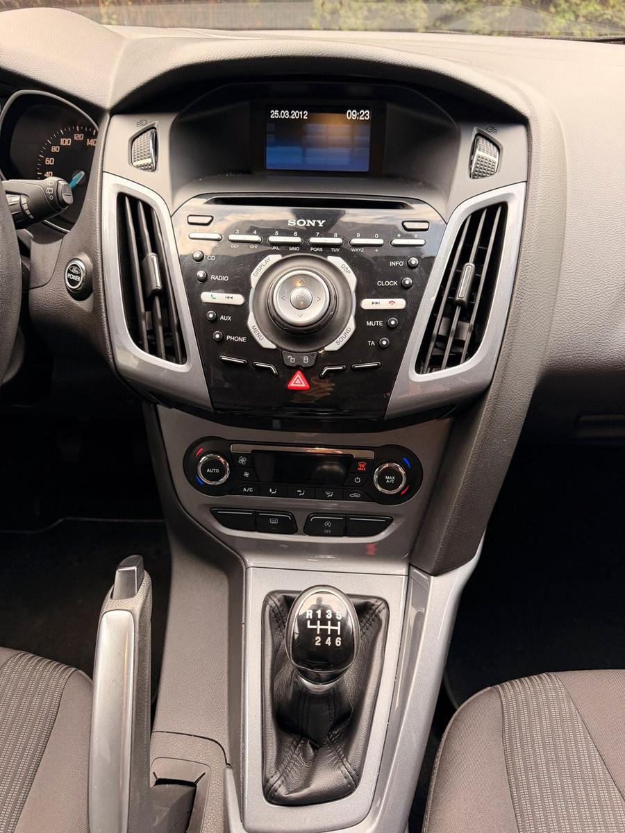 Ford Focus 2012 — photo 13