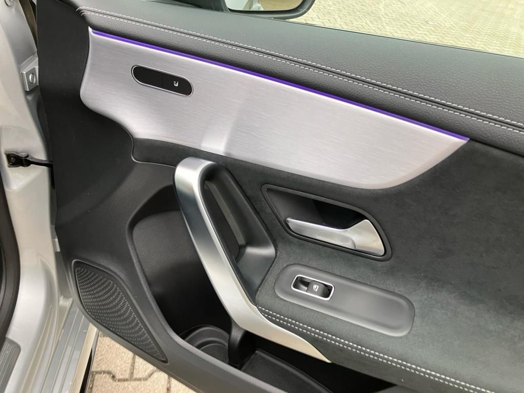 Fahrzeugabbildung Mercedes-Benz A 250 e AMG*NIGHT*MBUX HE*DAB*LED*KAMERA*PTS*