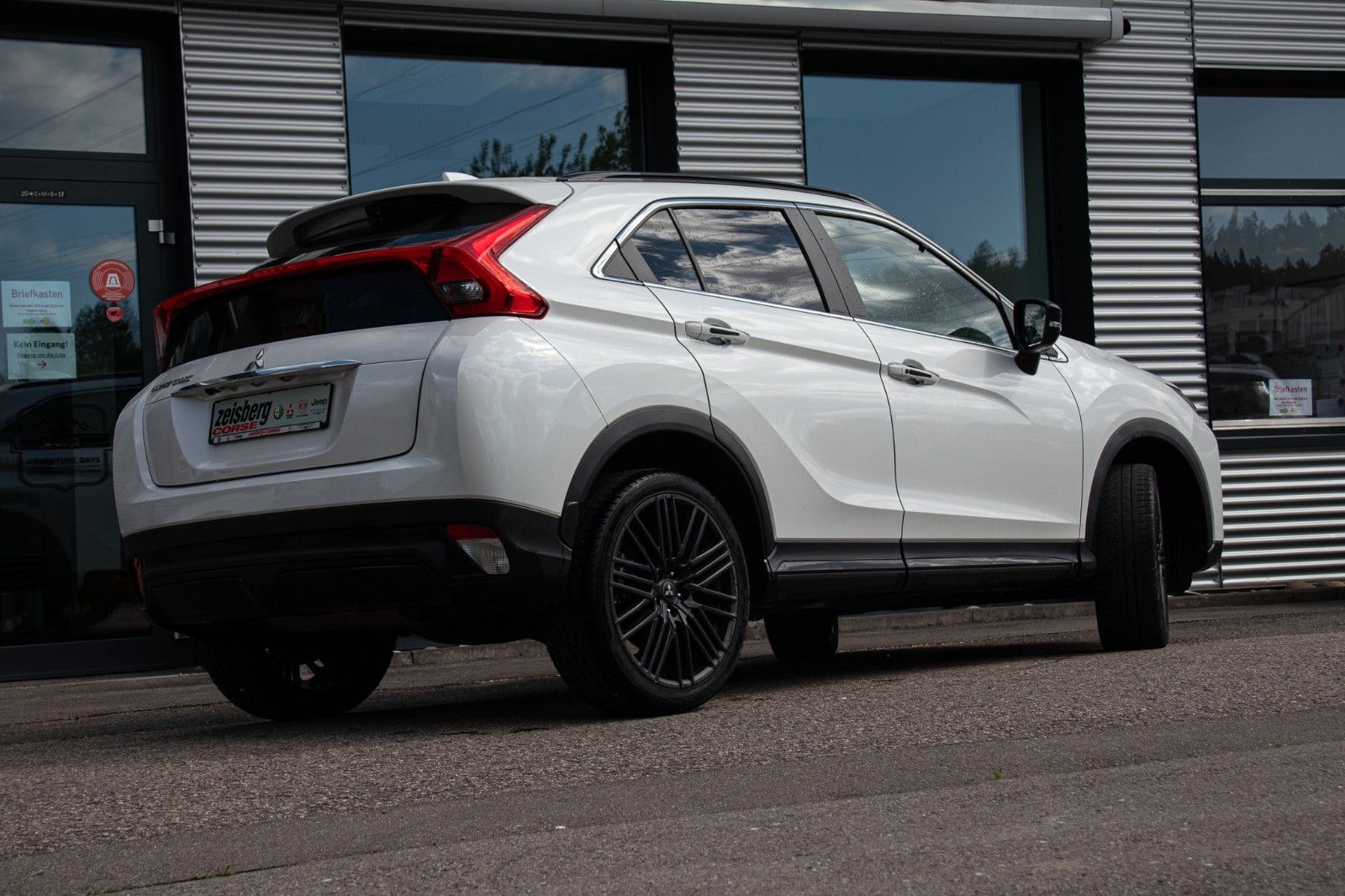 Fahrzeugabbildung Mitsubishi Eclipse Cross Connect 1.5l TB 2WD CVT 1. Hand