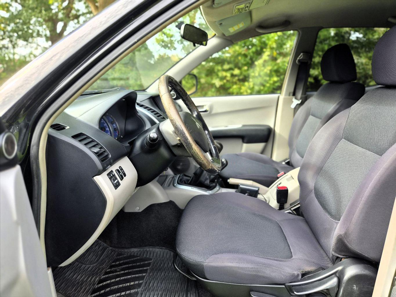 MITSUBISHI L200 2.5 DI-4WD CLIM ATTELAGE | 136 ch | 4X4 | BVM | VOLANT EN CUIR