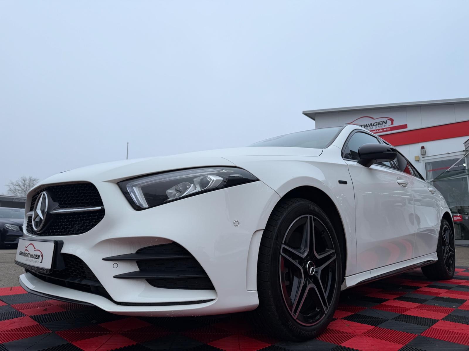 Mercedes-Benz A 250 E 8G-DCT*AMG Line*Night-Paket*LED*