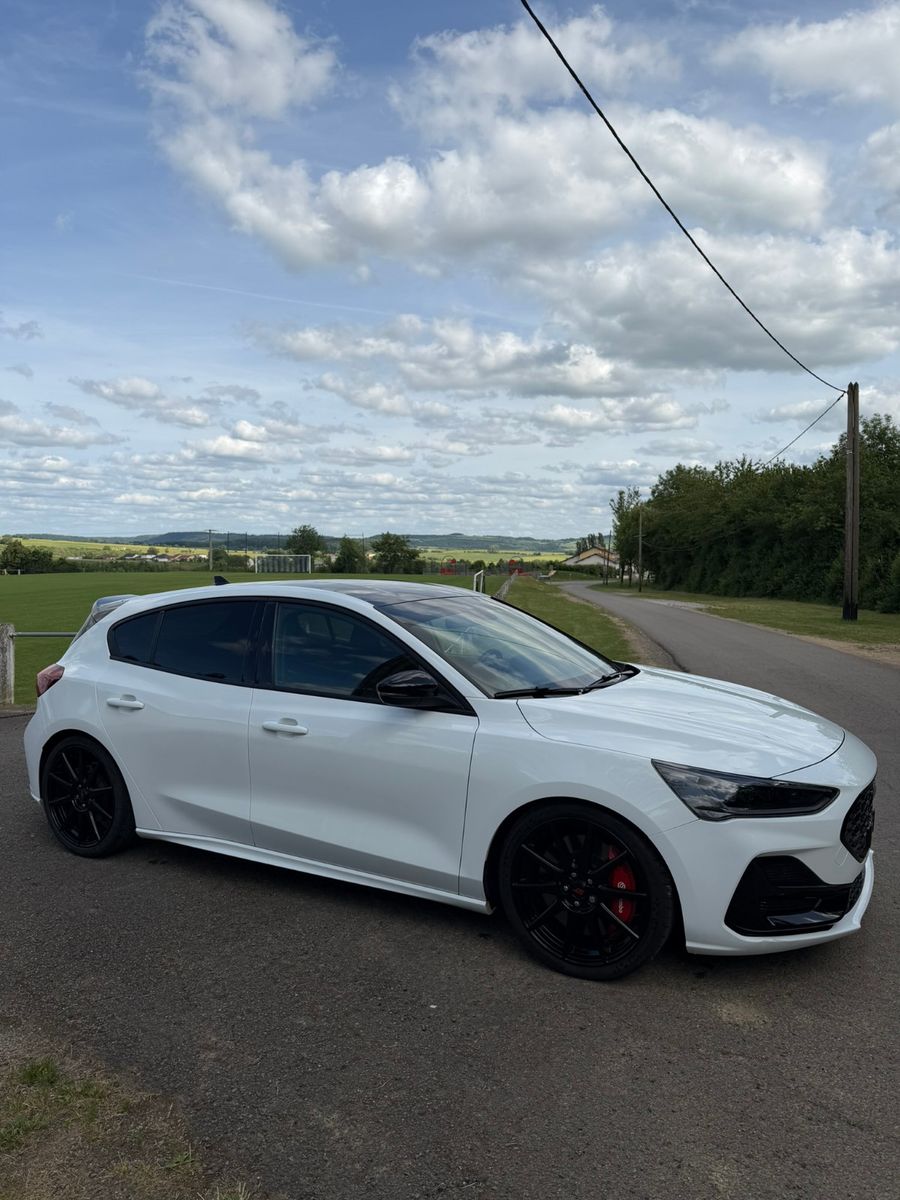 Fahrzeugabbildung Ford Focus Lim. ST X