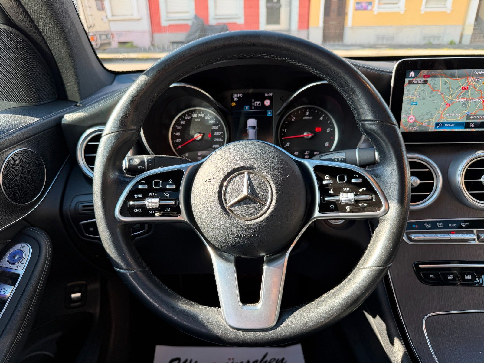 Fahrzeugabbildung Mercedes-Benz GLC 400 COUPE  4-MATIC AMG LINE LEDER SD STANDH.