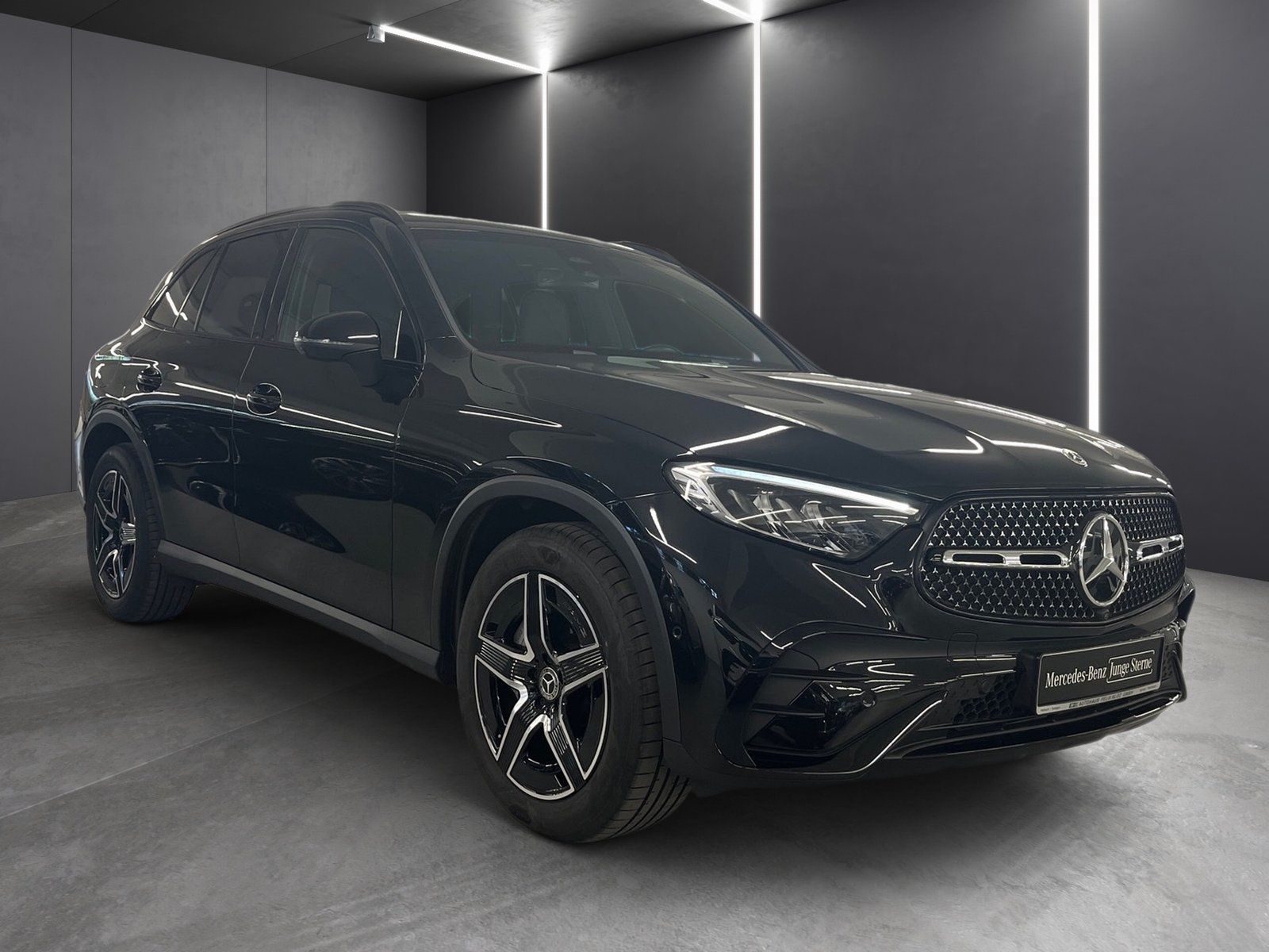 Fahrzeugabbildung Mercedes-Benz GLC 200 4M AMG*AHK*360°*Distronic*Night*LED*Memo