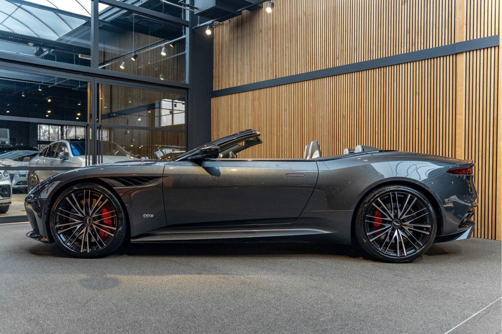 Aston Martin DBS Superleggera Volante Carbon 5.2 V12 Superleg imagem 3