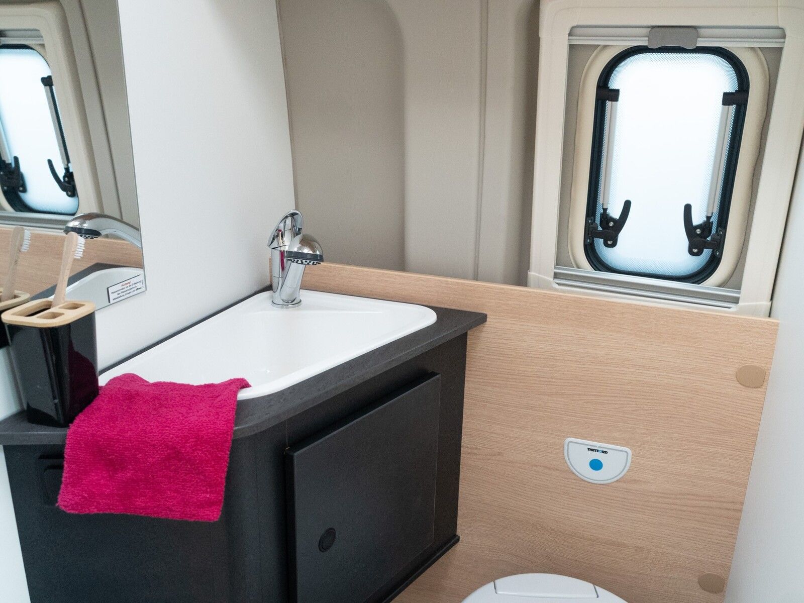 Fahrzeugabbildung Sunlight Adventure Cliff 602 AKTION*Rahmenfenster