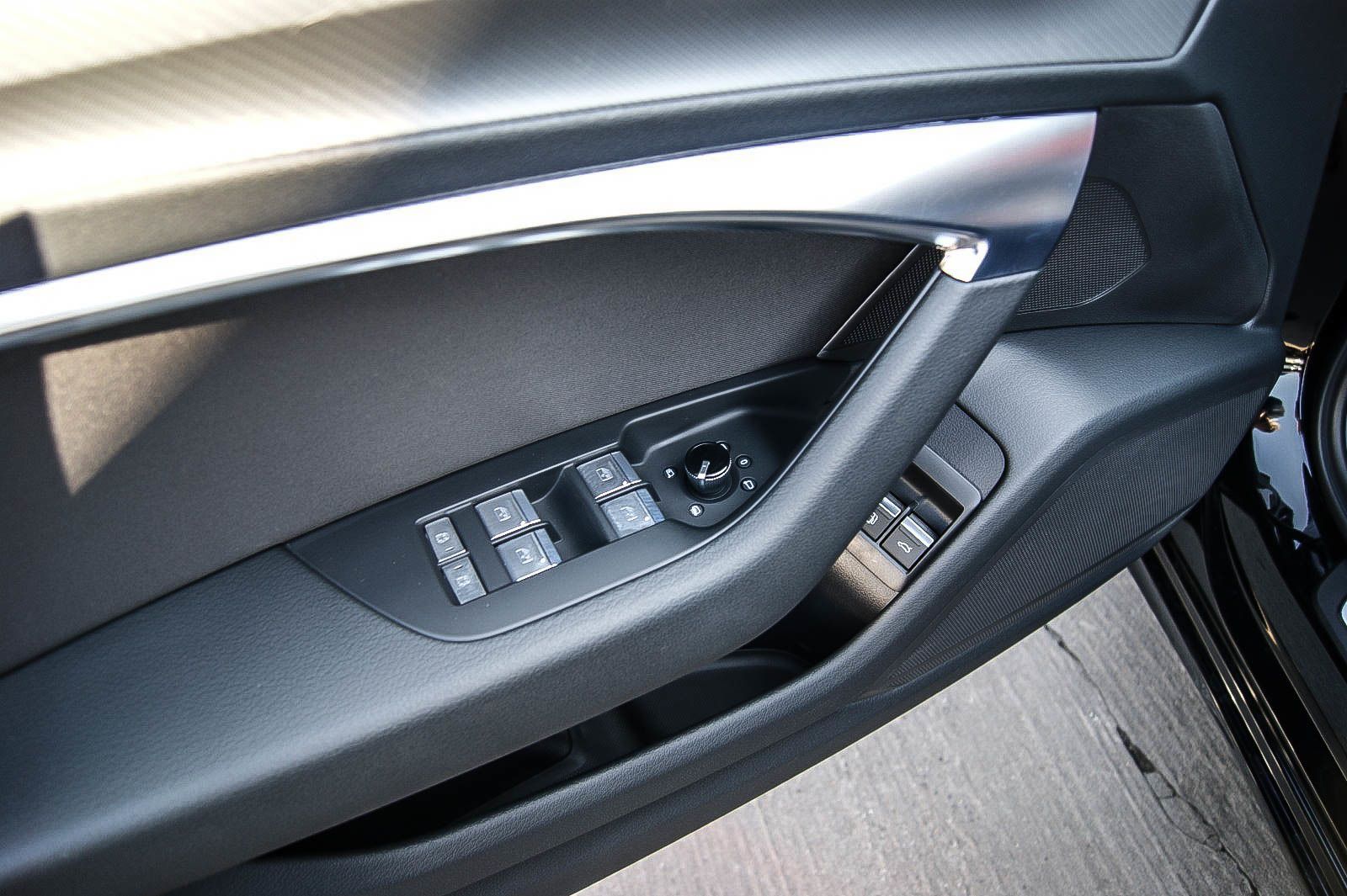 Fahrzeugabbildung Audi A6 Avant 50 TFSI e quattro S-LINE MATRIX ANHZV