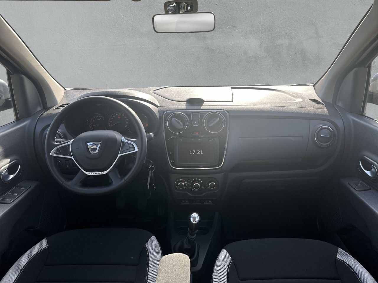 Fahrzeugabbildung Dacia Lodgy Stepway TCe 130 PS