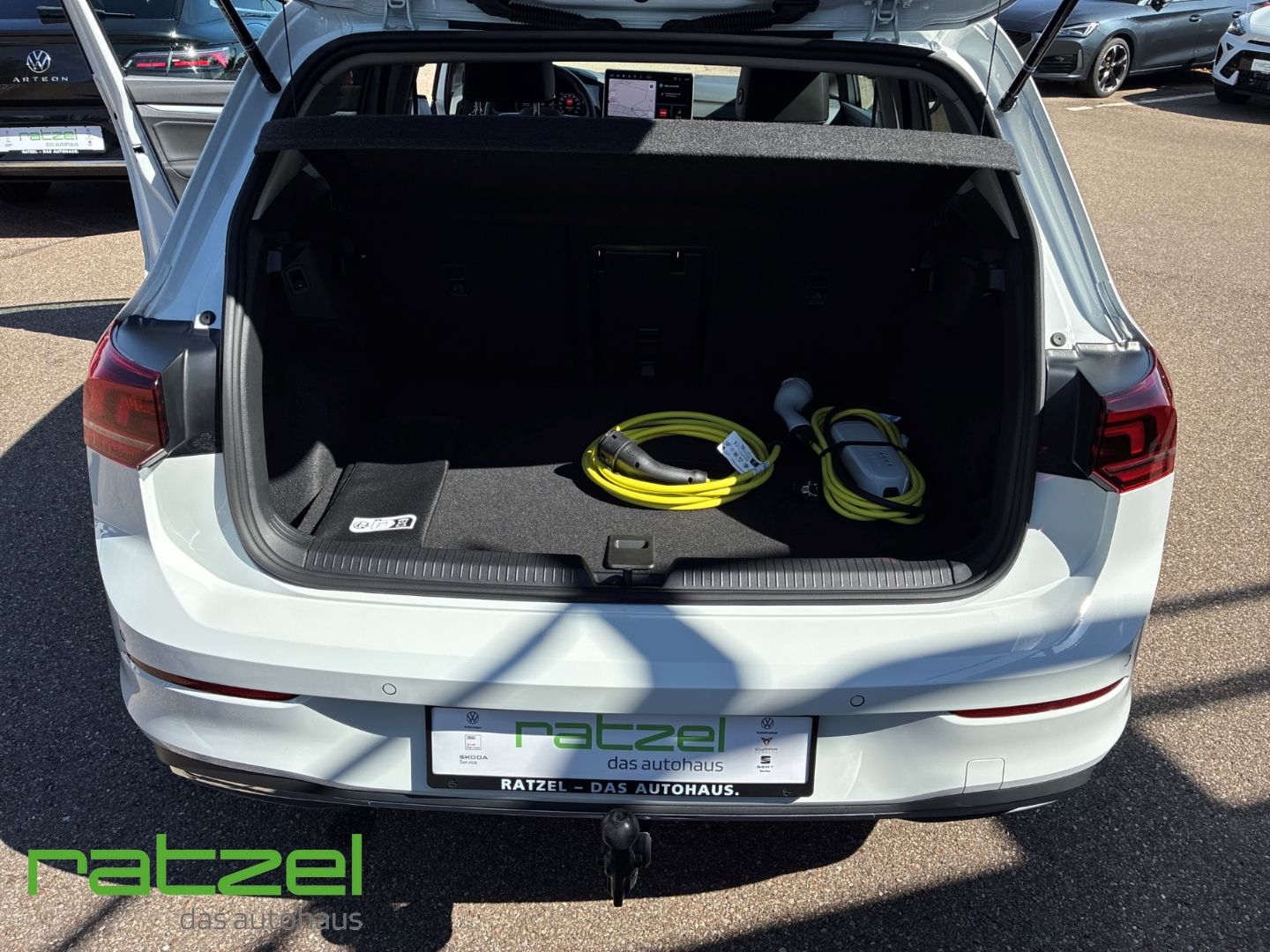 Fahrzeugabbildung Volkswagen Golf 1.5 TSI eHybrid Energy DSG Navi Kamera AHK