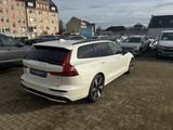 Volvo V60 T6 Ultra Dark AWD Plug-in Hybrid B&W AHK - Volvo aus 2024