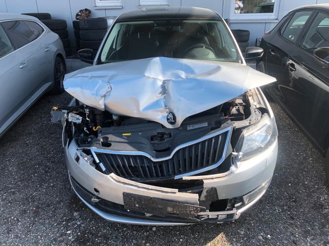 SKODA Rapid Spaceback Edition Unfall Front