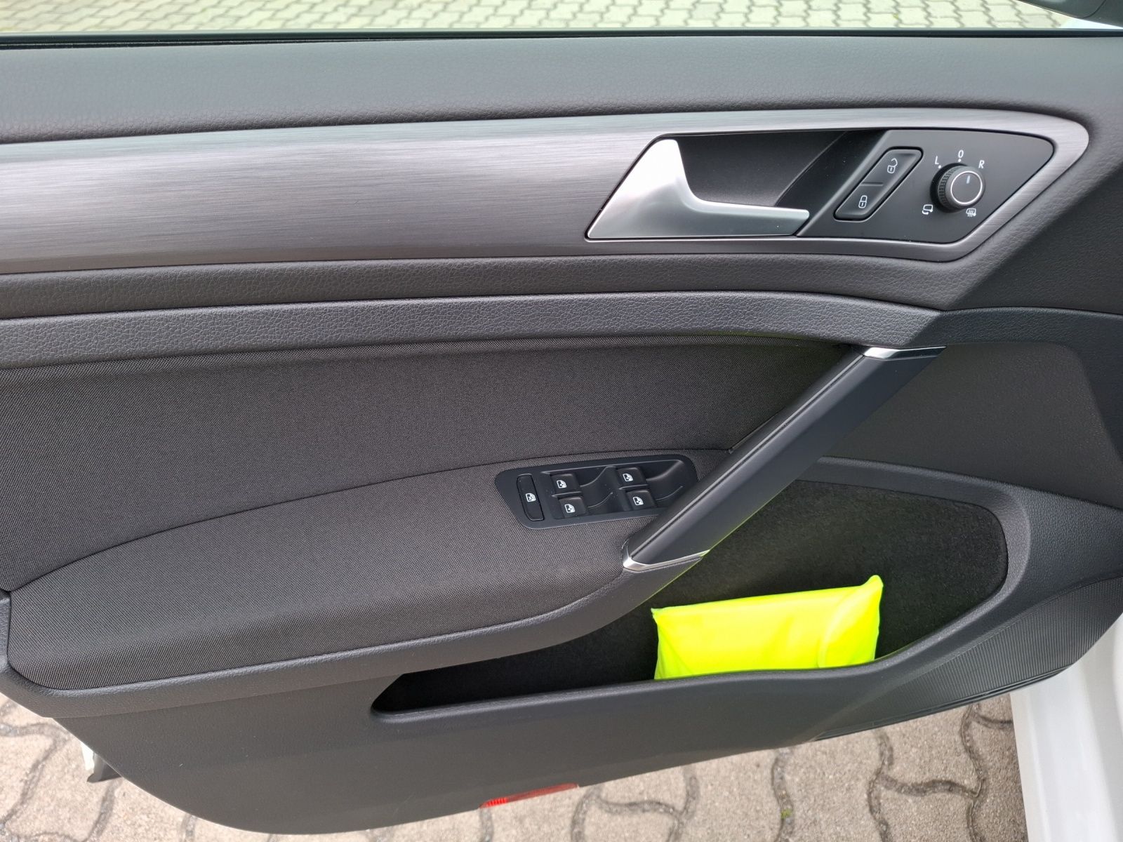 Fahrzeugabbildung Volkswagen Golf VII Variant TSI Comfortline Navi ACC RFK SH
